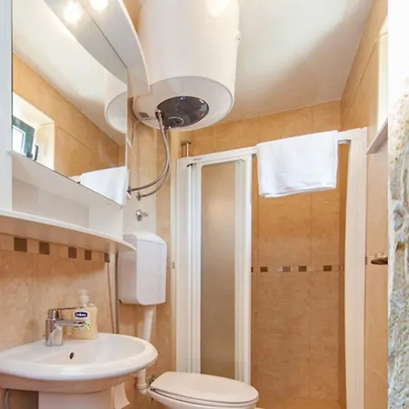 Mit Pool- By Interhome
