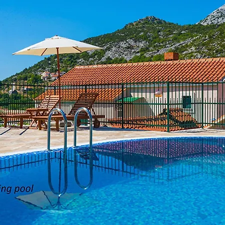 Mit Pool- By Interhome Hébergement de vacances Oslje