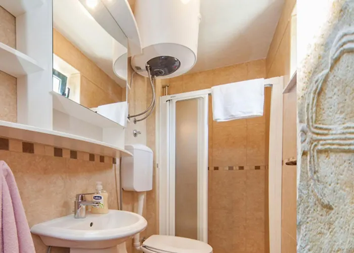Mit Pool- By Interhome