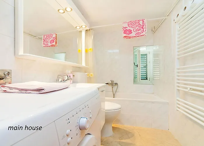 Mit Pool- By Interhome Holiday home Oslje