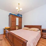 بيت للعطل Mit Pool- By Interhome *