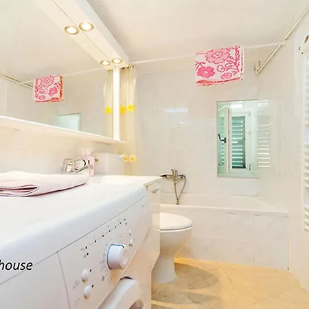 Mit Pool- By Interhome Holiday home Oslje